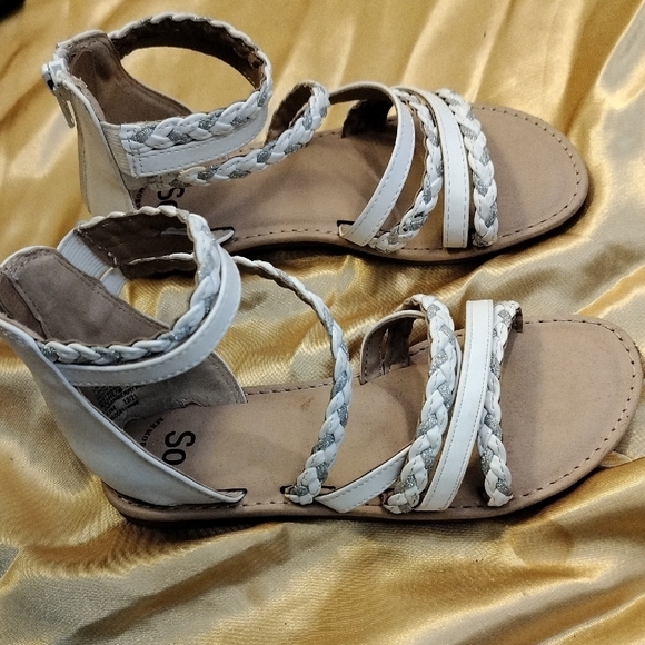 Kohl's White Sandals with Textured Straps - Picture 4 of 5